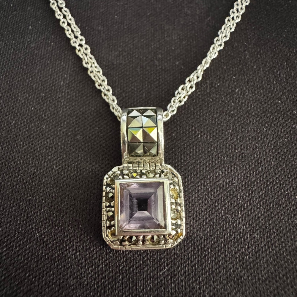 Elegant Silver and Gold Pendant Necklace